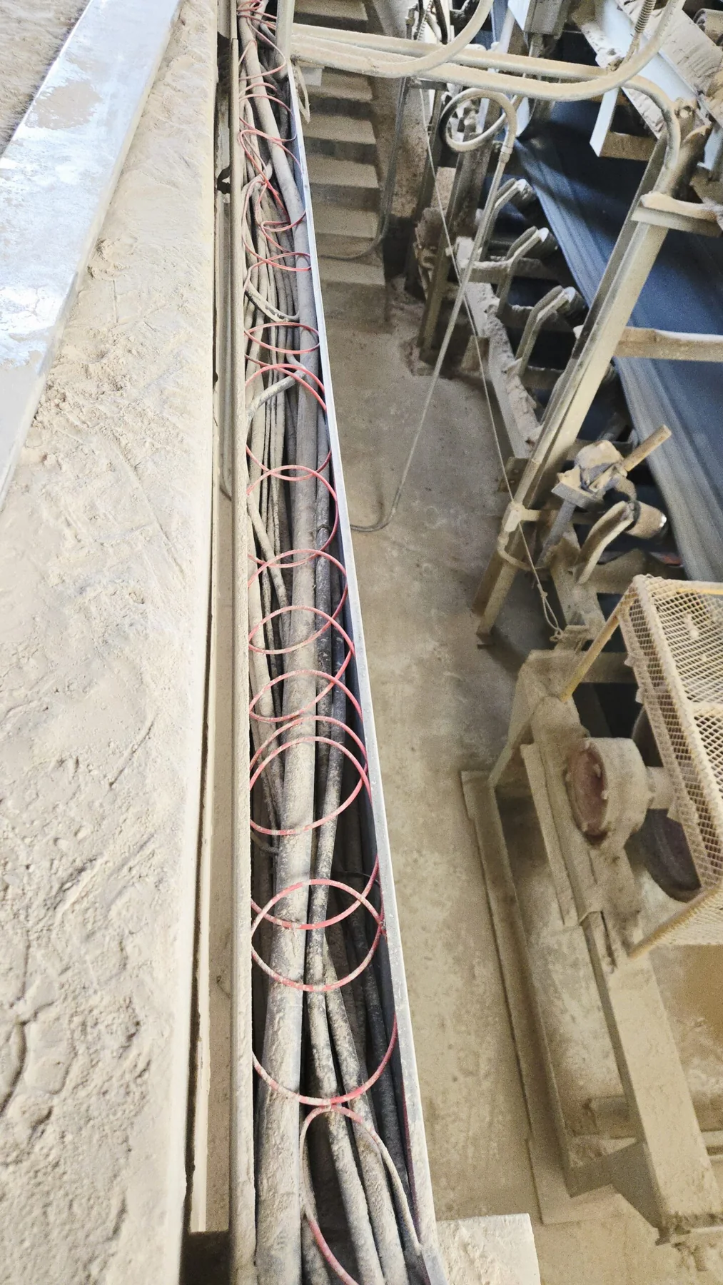 Distributed fiber temperature monitoring for power cables and utility tunnels — application illustration