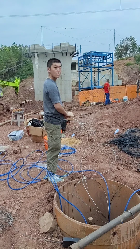 Teste de estacas de concreto da ponte ferroviária da China
